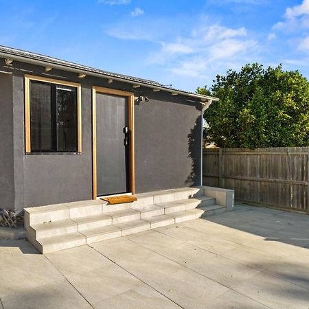 Spacious 1 Bedroom Guest House With Free Parking シドニー エクステリア 写真