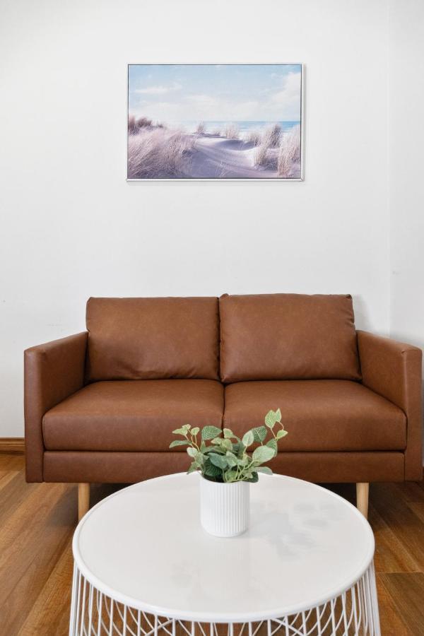 Spacious 1 Bedroom Guest House With Free Parking シドニー エクステリア 写真